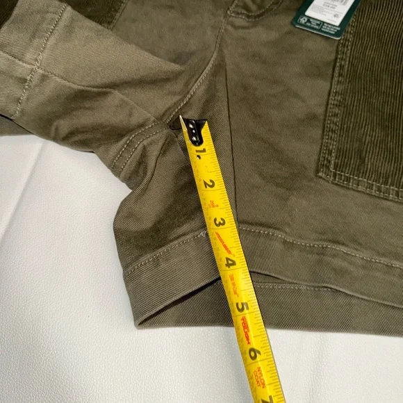 Alpine Design Womens Olive Cargo Shorts NWT Size 10 - Picture 6 of 10